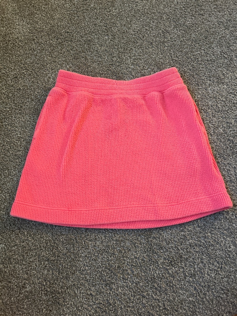 Aerie Coral/hot neon pink colored skirt Size Large has pockets